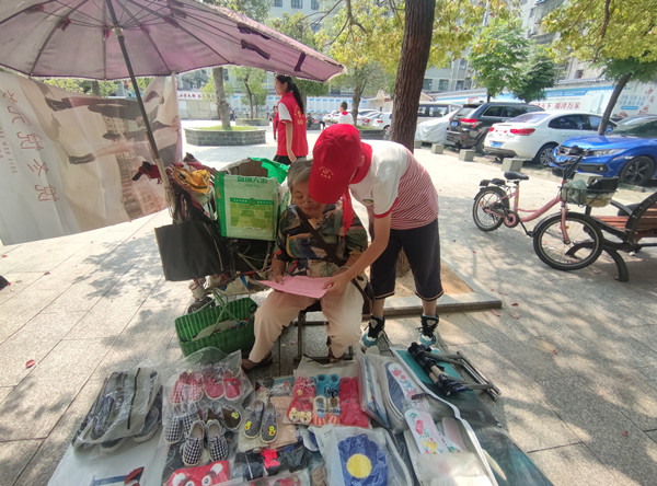 實驗小學“紅領(lǐng)巾”守水護水志愿服務(wù)隊 用小手守護碧水，溫暖居民生活
