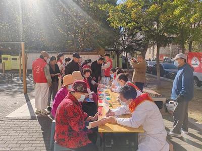 愛心義診情暖睦鄰——青島市胸科醫(yī)院到梅庵新區(qū)開展健康義診活動